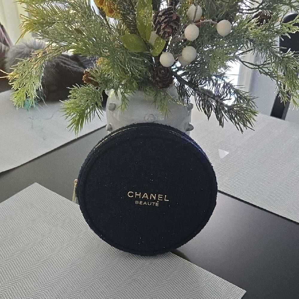 CHANEL Beauté Midnight Black Round Bag